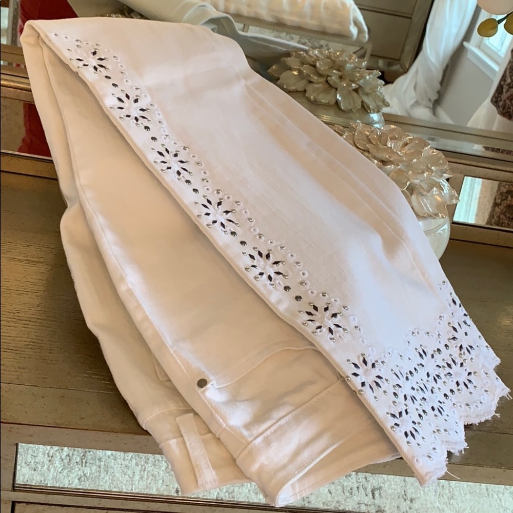 Jeans- 96% cotton 4% spandexWOW❣️❣️❣️last days